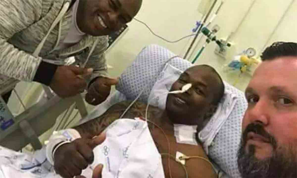 Homem que levou tiro de fã de Bolsonaro foi ignorado pela grande mídia