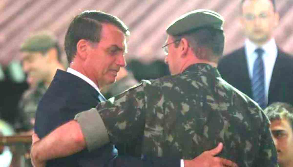 Generais  pedem aumento salarial a Bolsonaro