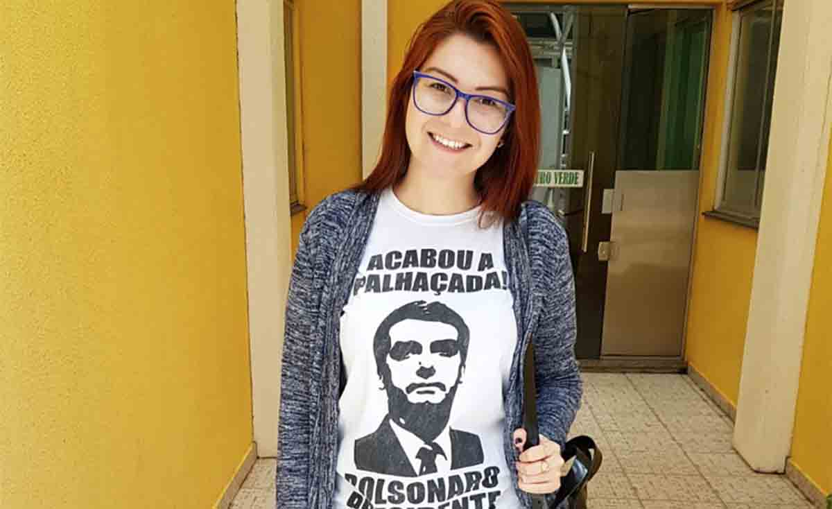 Deputada  que pediu para filmar “professores doutrinadores” tem contas reprovadas