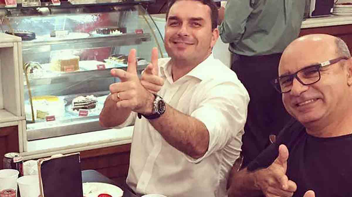 Ex-motorista de Flávio Bolsonaro falta de novo a depoimento no MP