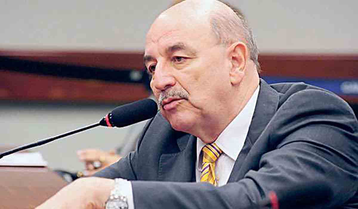 Ministro de Bolsonaro quer limitar venda de bebidas alcoólicas