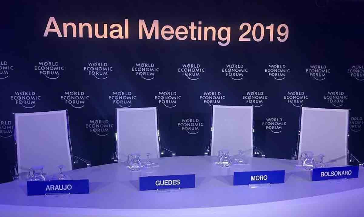 Bolsonaro cancela coletiva em Davos e culpa “mal comportamento da mídia”