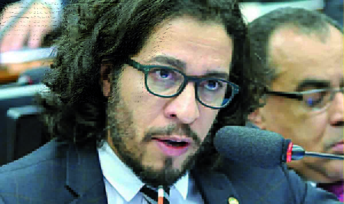 Com medo de ameaças, Jean Wyllys, do PSOL, desiste de mandato e deixa o Brasil