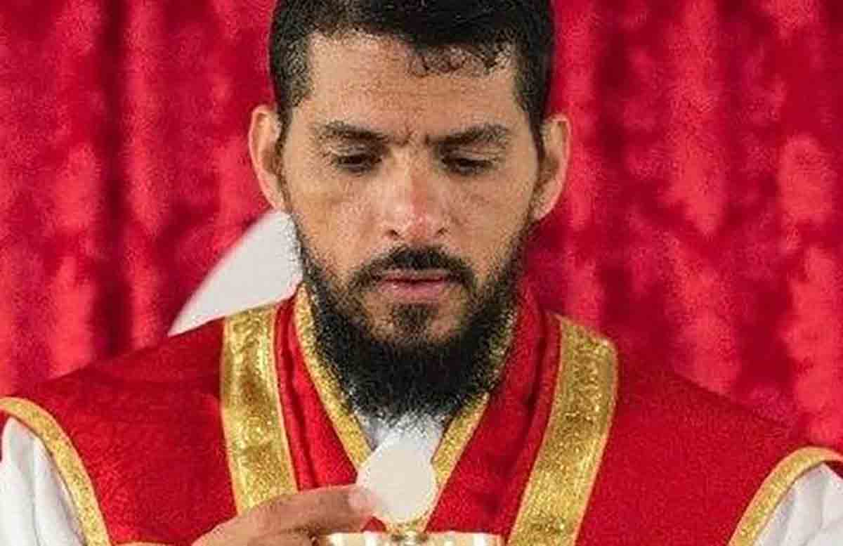 Padre goiano expulso pelo Papa sob acusação de abusar sexualmente de ex-freiras é bolsonarista e “cidadão de bem”