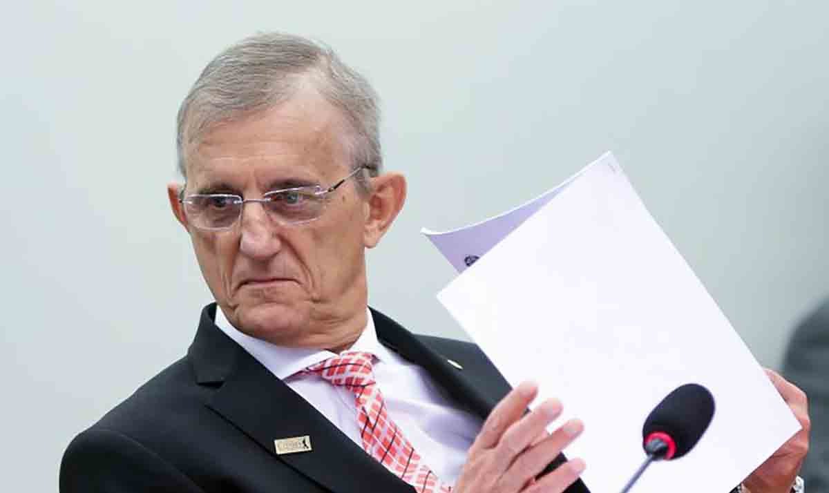 Deputado governista do MDB assume que reforma vai fazer os pobres pagarem mais que os ricos.