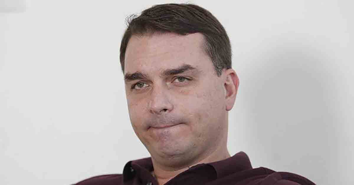 Em dia de atos, investigação atinge 37 imóveis ligados a Flávio Bolsonaro