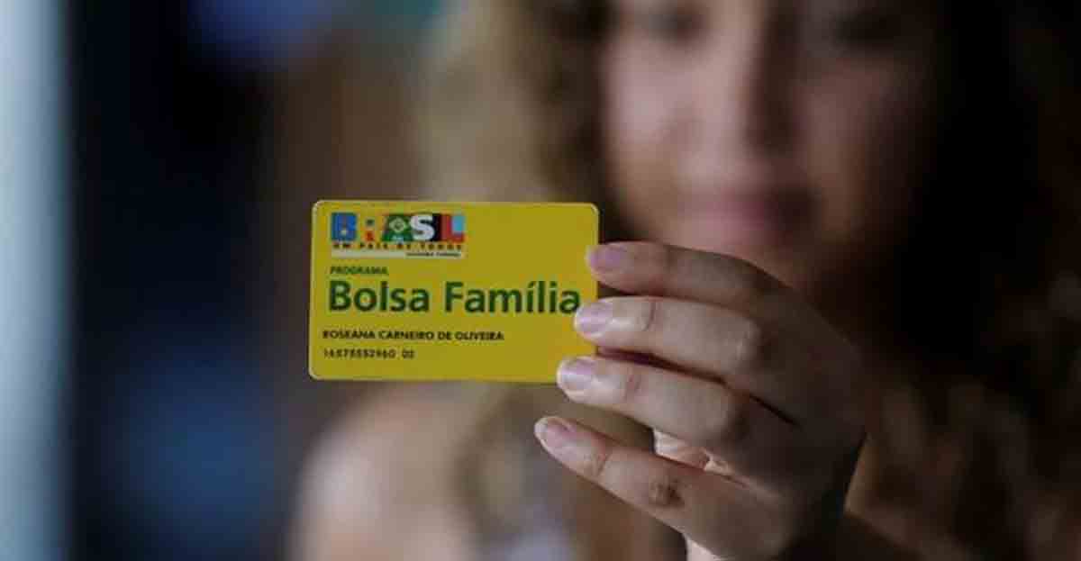Ministro de Bolsonaro diz que Bolsa Família pode parar em setembro por falta de dinheiro
