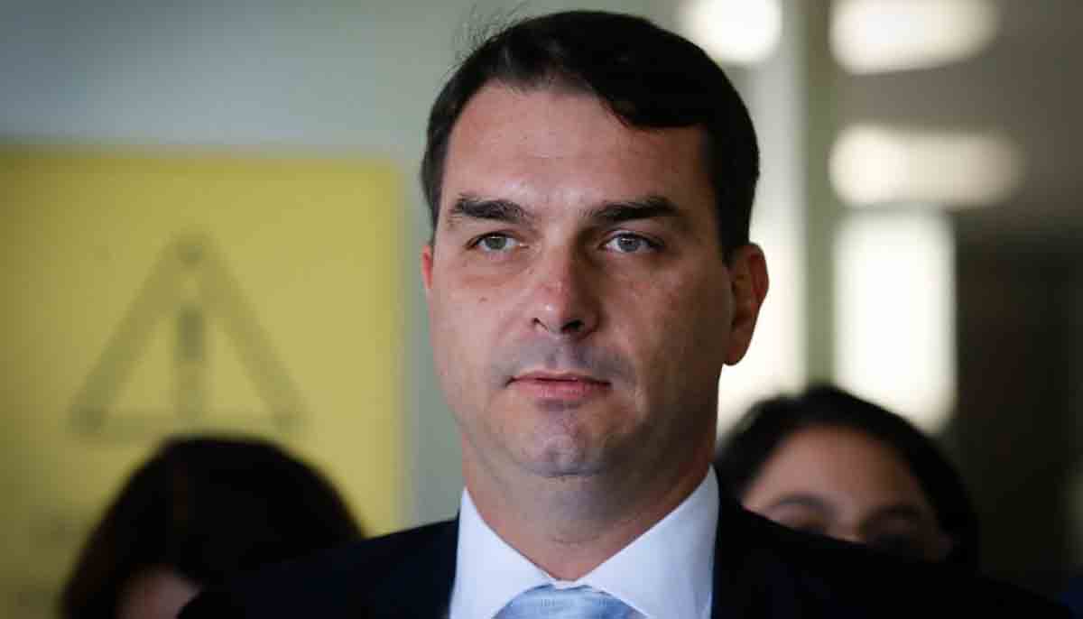 Promotores do caso Flávio Bolsonaro já devem ter farto material