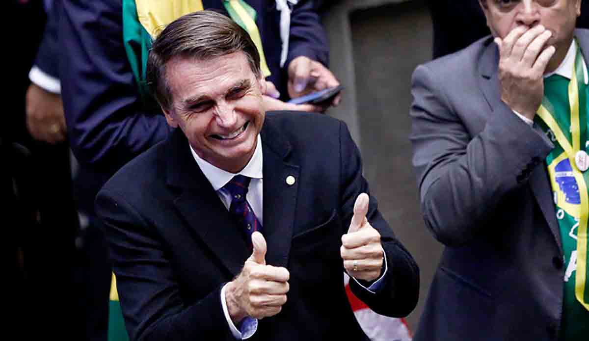 Jornalista diz que Bolsonaro “não tem dinheiro para educação”, mas tem milhões pro “Centrão”