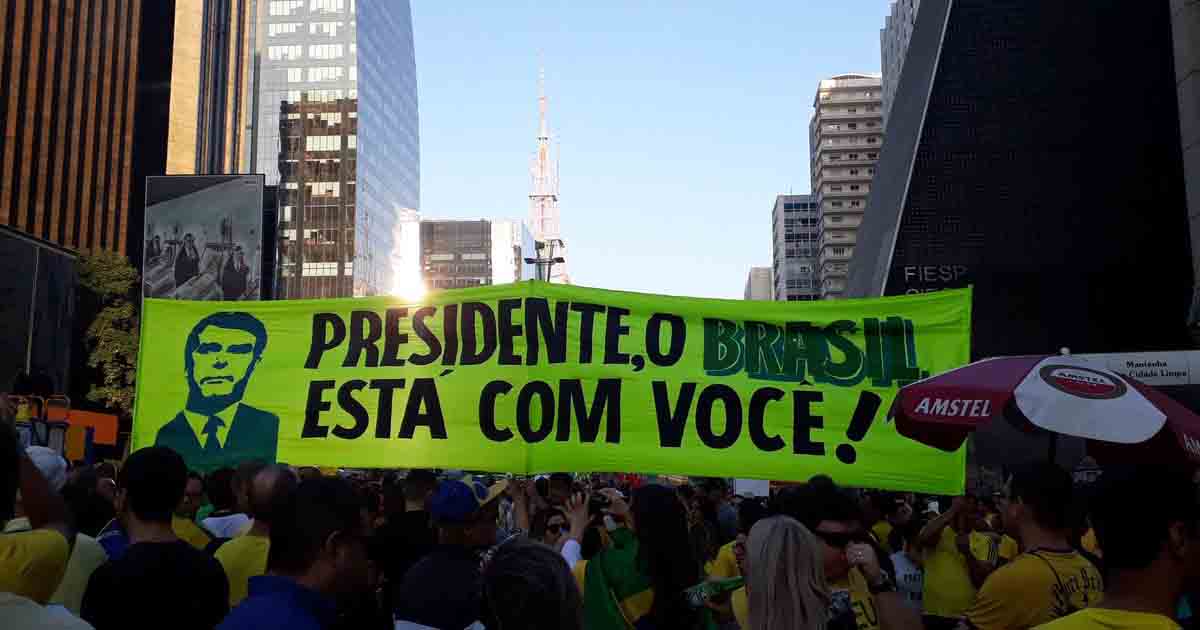 Manifestantes pró-Bolsonaro acreditam que caso Queiroz é “fake news”