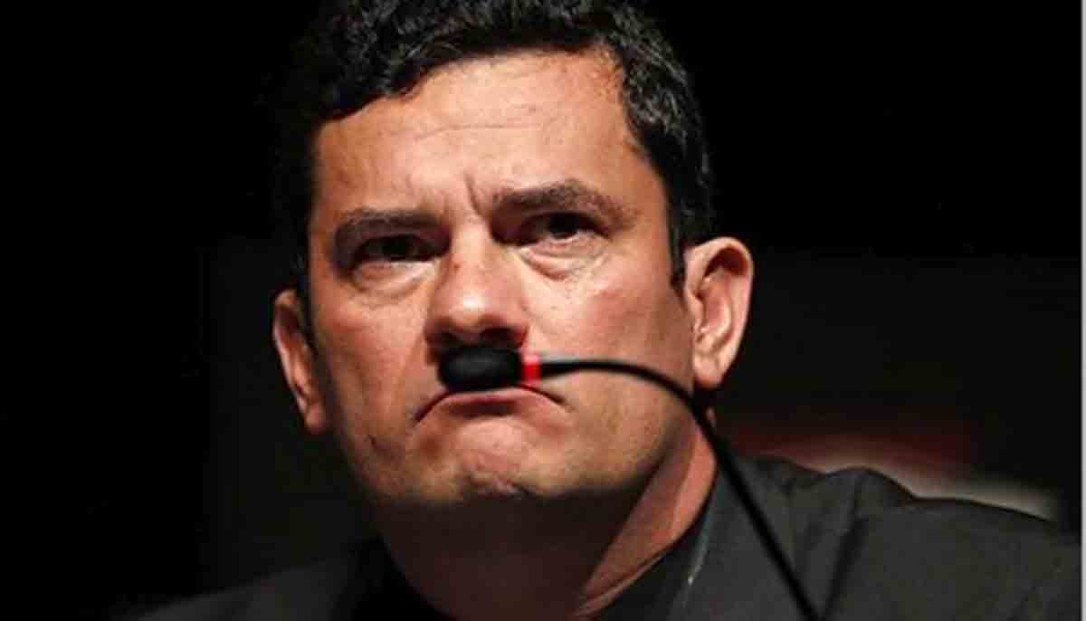 Jornalista alerta que Moro quer usar a PF que comanda, contra quem o denuncia