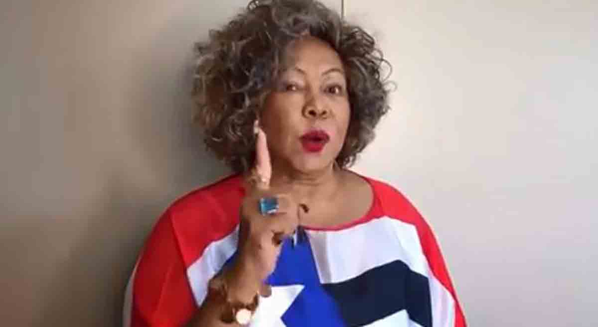 Bolsominions passam vergonha ao confundir bandeira do Maranhão com a de Cuba em vídeo de Alcione