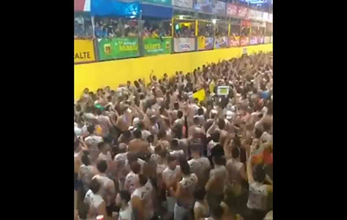 Vídeo: Em micareta de Fortaleza foliões gritam: “Ei Bolsonaro vai  tomar no **”