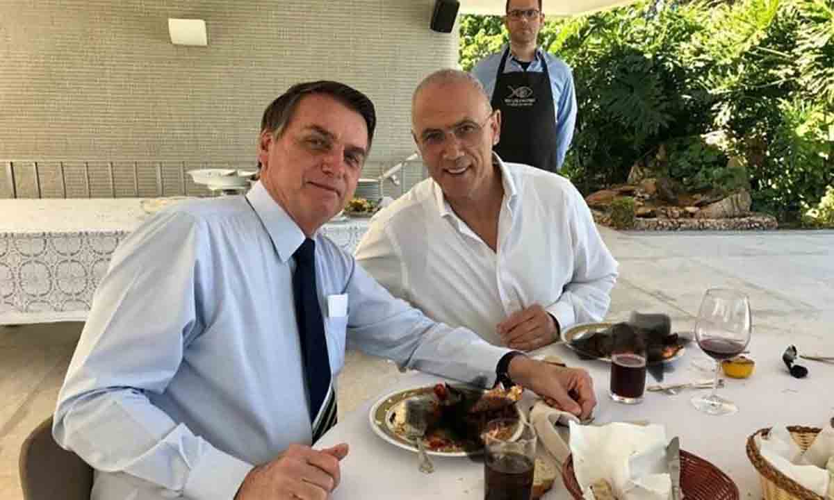 Tarja preta esconde prato de Bolsonaro, internautas identificam Lagosta