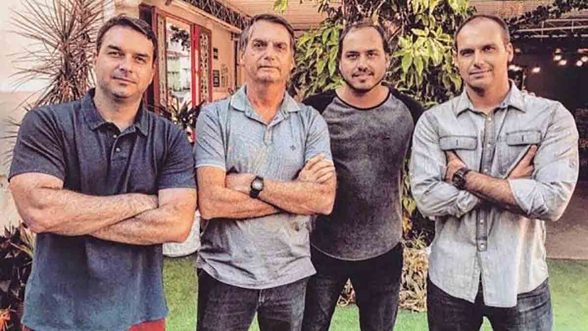 Filhos de Jair Bolsonaro não serviram ao Exército