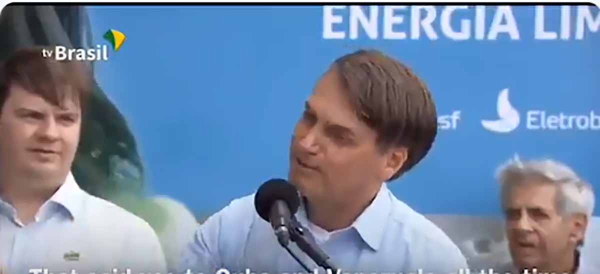 Vídeo: Questionado sobre filho ser embaixador nos EUA, Bolsonaro desconversa e fala de “filho de petistas”