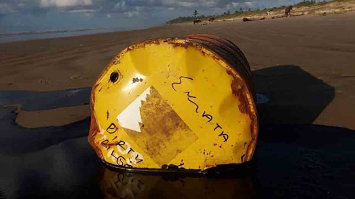 Tambores da Shell achados no Nordeste eram de empresas dos Emirados Árabes e da Libéria