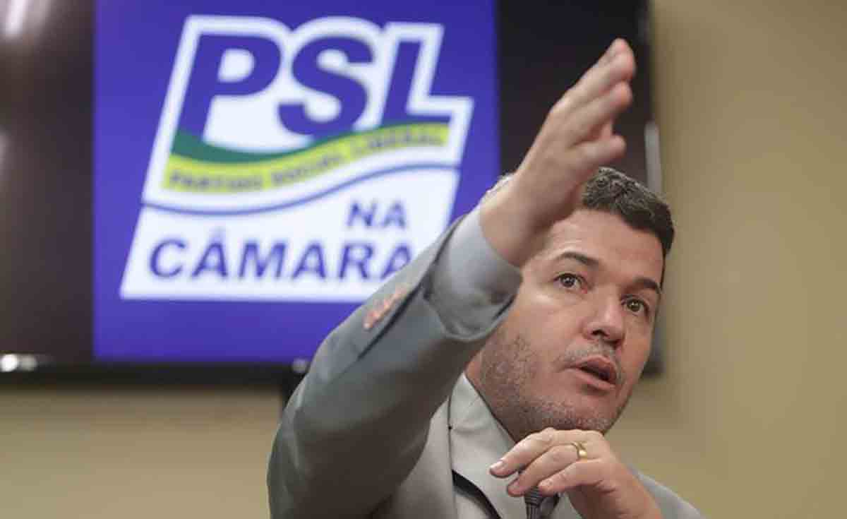 Líder do PSL diz que Bolsonaro tentou comprar deputados