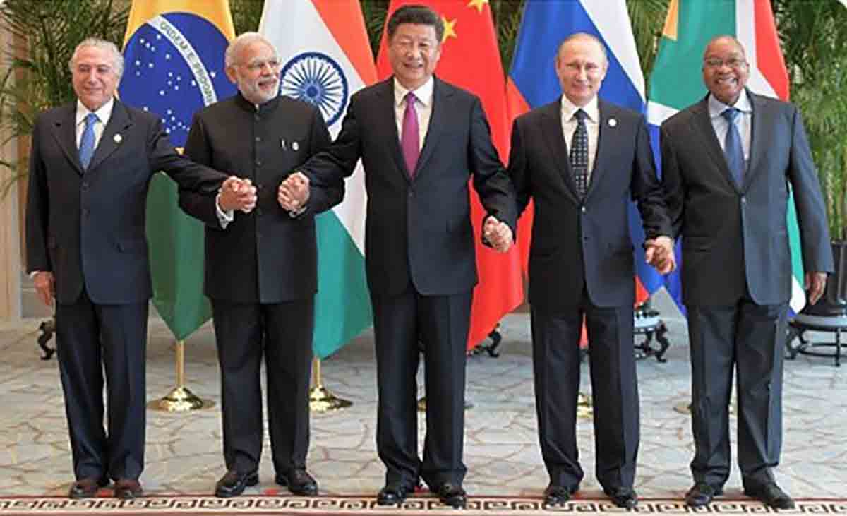 Embaixada da Rússia publica foto de encontro dos BRICS e põe Temer no lugar de Bolsonaro