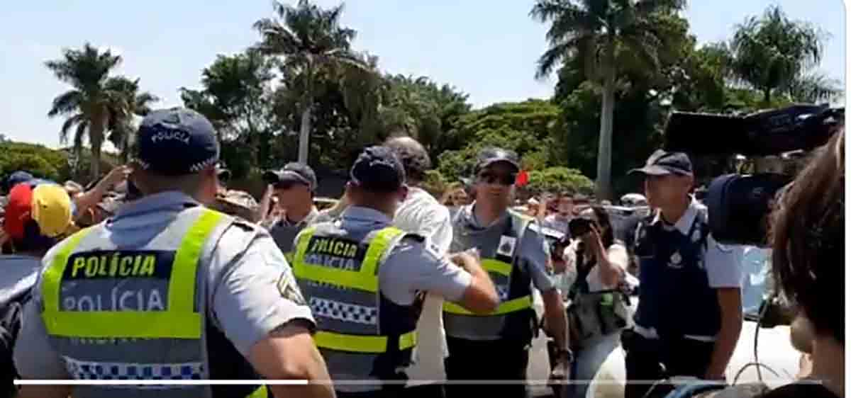 Polícia detêm suposto líder da invasão da Embaixada da Venezuela em Brasília