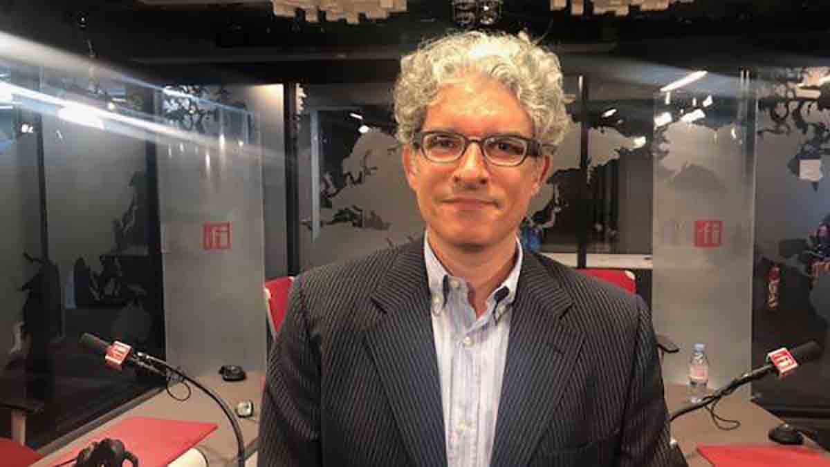 Brasil vive “tentativa de imbecilização coletiva” com Bolsonaro, diz filósofo português