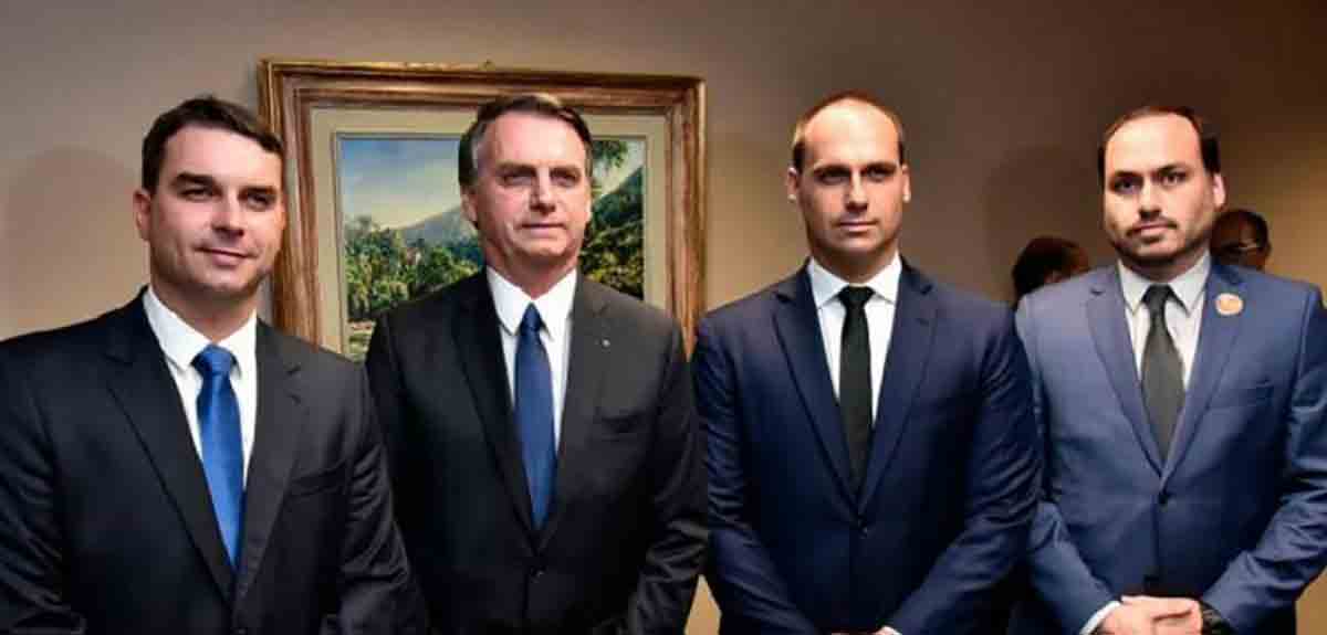 Jornalista faz as contas e não acha origem do patrimônio milionário dos Bolsonaro