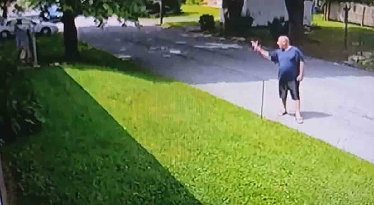 Homem é condenado nos EUA por fazer gesto de arma para vizinho