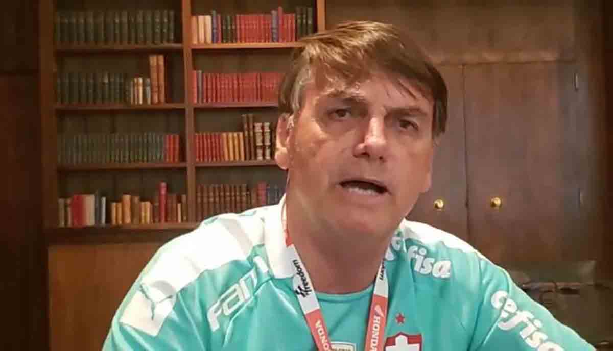 Bolsonaro diz em live que “todo cearense é cabeçudo”