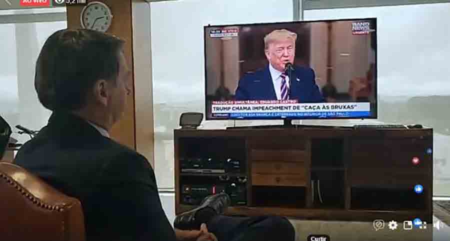Boslonaro faz outra live assistindo discurso de Trump