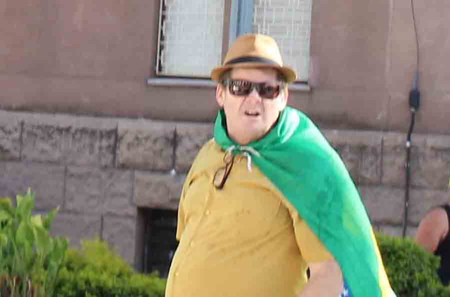 VÍDEO: Bolsonarista covarde agride mulher e é identificado