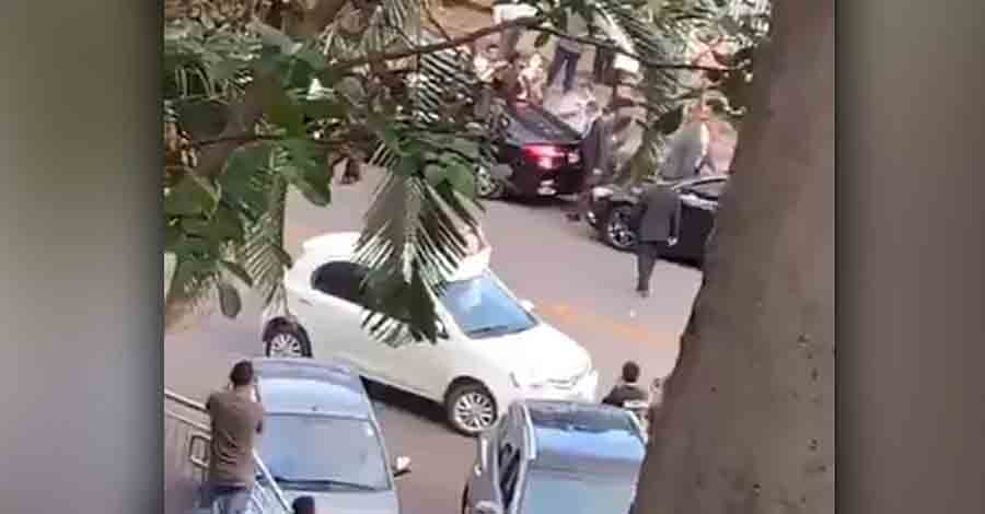 Vídeo: Bolsonaro é vaiado ao ir na rua em Brasília e ouve “Vai para casa”