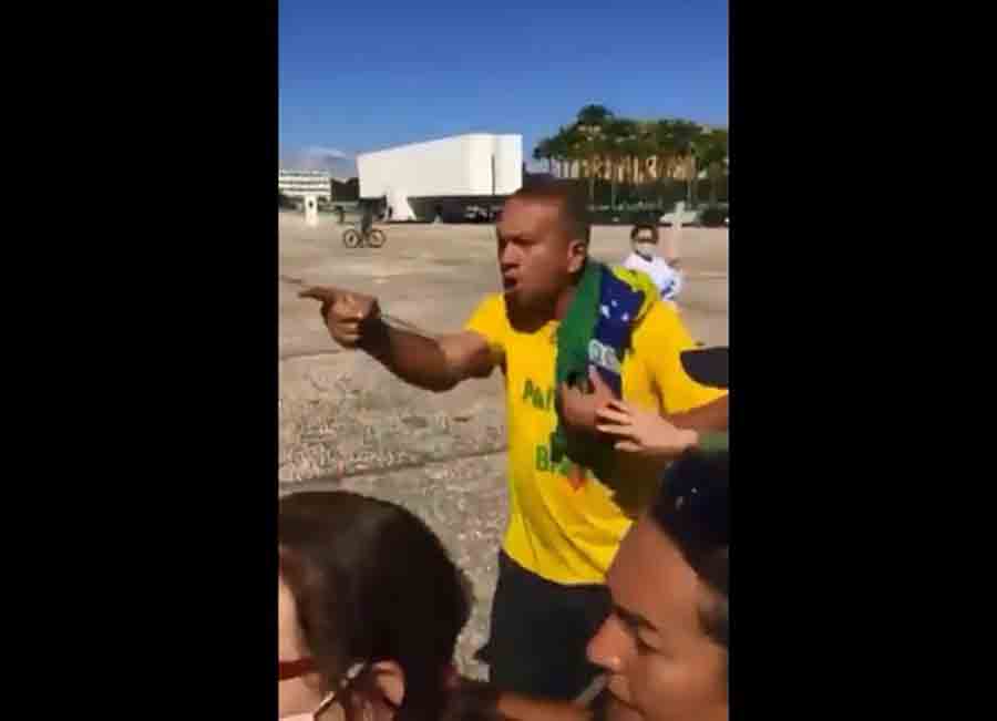 VÍDEO: Bolsonarista ataca enfermeiros que se manifestavam em Brasília