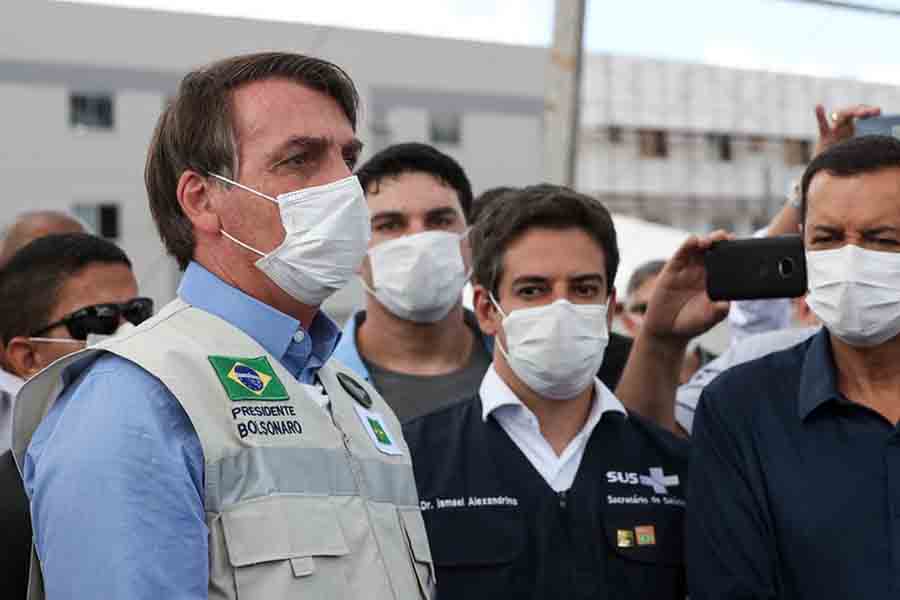 Grupo invade hospital, chuta porta de leitos e atiram computadores ao chão