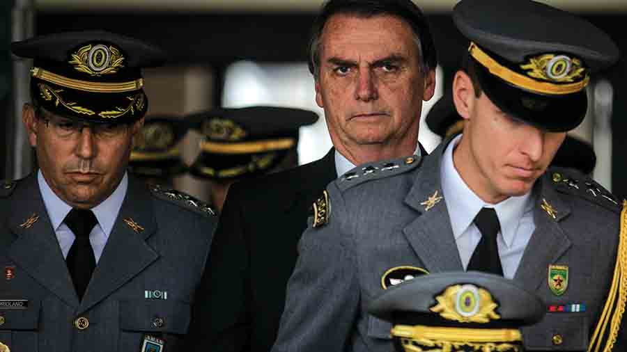 Assessores militares de Bolsonaro excluíram 17 mil e-mails, mas