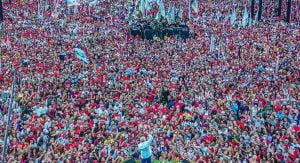 Lula com multidão em Fortaleza