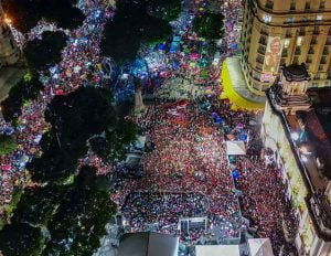 Milhares na Cinelândia com Lula.