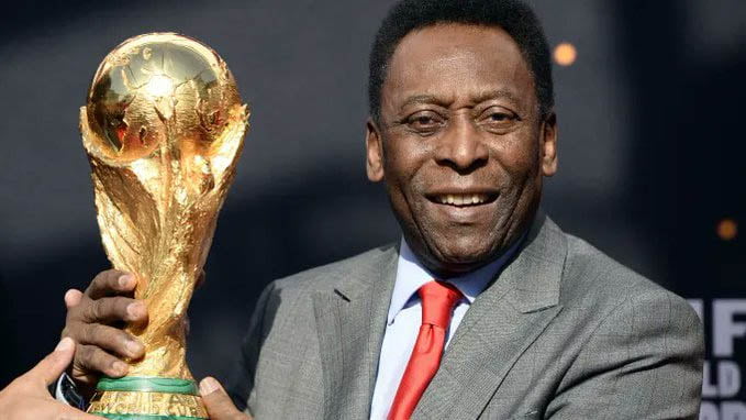 Morreu Pelé, o Rei do Futebol. Tinha 82 anos – Observador